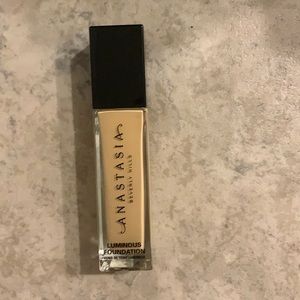 Anastasia Beverly Hills foundation